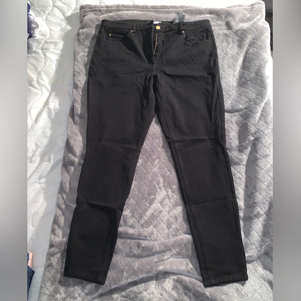 BOGO WHEN BUNDLED!! Jegging Material Skinny Work Pants from H&M